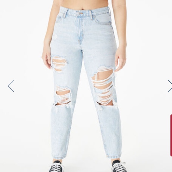 Light Wash Mom Jeans - Picture 9 of 11